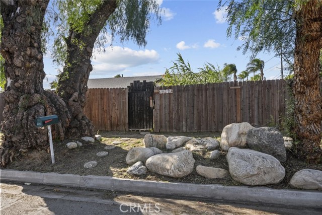 Detail Gallery Image 4 of 52 For 9757 White Oak, Northridge,  CA 91325 - 4 Beds | 3 Baths