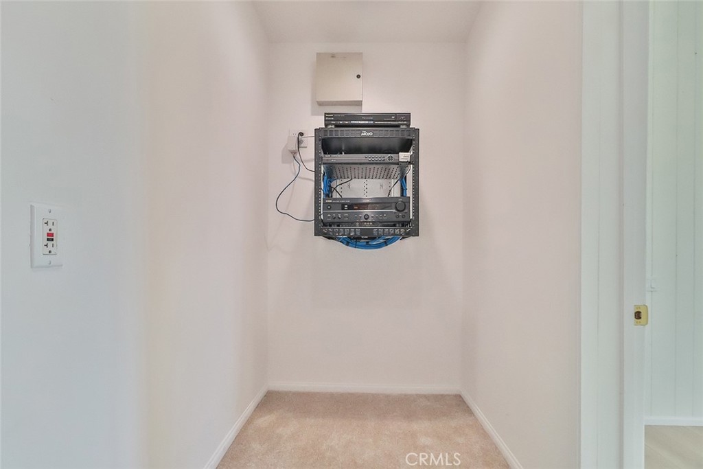 https://media.crmls.org/medias/7d0c0ddf-a87c-4dc9-8f9a-ee1048d7ae58.jpg?preset=X-Large