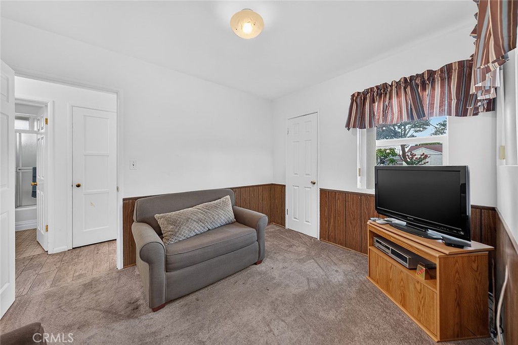 https://media.crmls.org/medias/7d0d029b-827b-46e0-9a69-03a1d540ee74.jpg?preset=X-Large