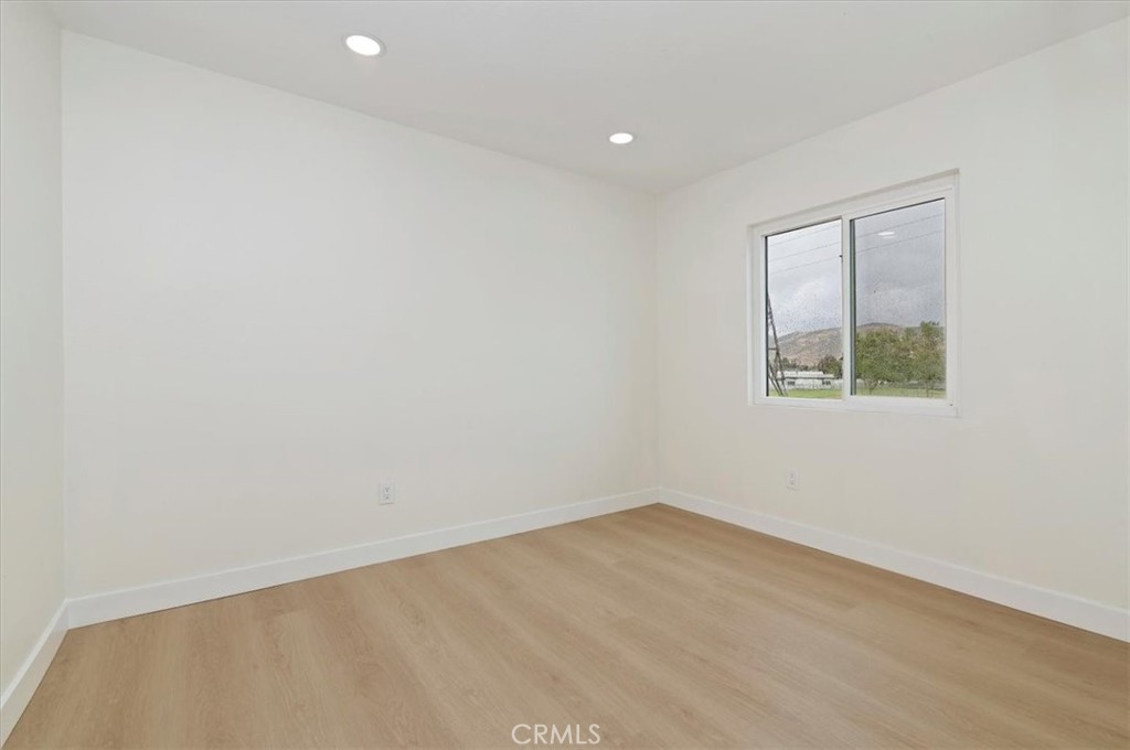https://media.crmls.org/medias/7d0d4a46-68ff-451e-8943-71287a64519a.jpg?preset=X-Large