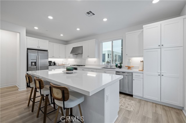 Detail Gallery Image 16 of 71 For 26799 Keystone Loop, Valencia,  CA 91381 - 3 Beds | 3 Baths