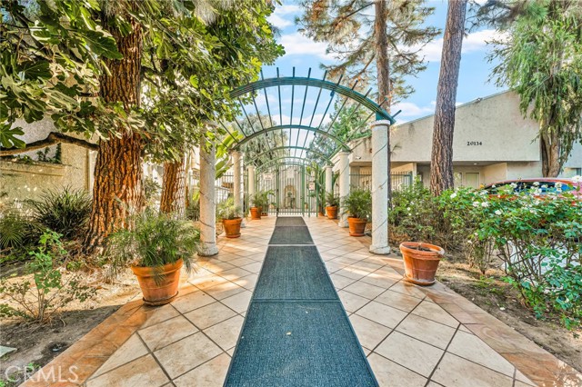 Detail Gallery Image 1 of 33 For 20134 Leadwell St #220,  Winnetka,  CA 91306 - 2 Beds | 1 Baths