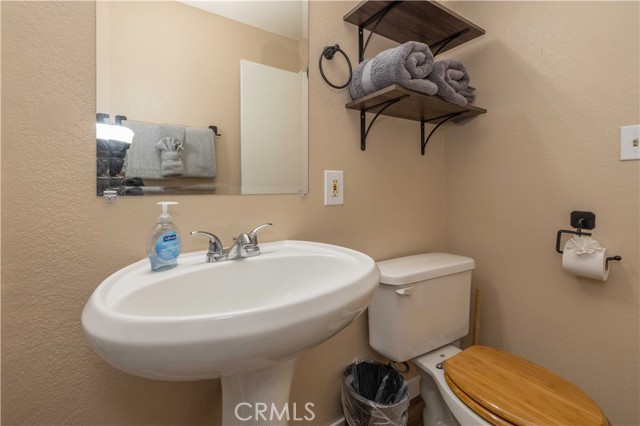 Detail Gallery Image 8 of 20 For 196 Sunset Ln, Sugarloaf,  CA 92386 - 2 Beds | 1 Baths