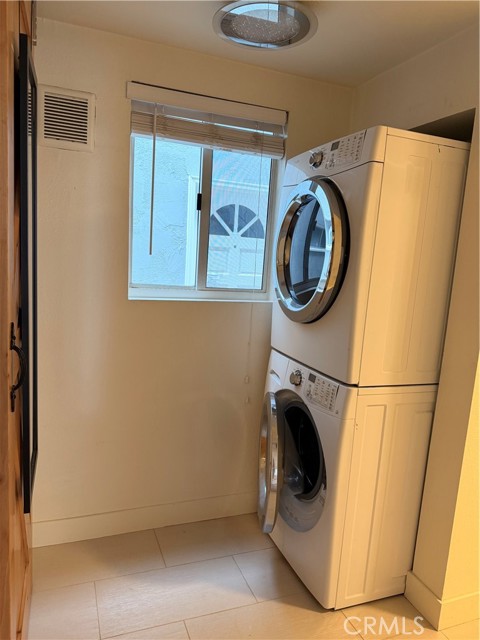 Detail Gallery Image 24 of 31 For 418 #a E Oceanfront, Newport Beach,  CA 92661 - 3 Beds | 2 Baths