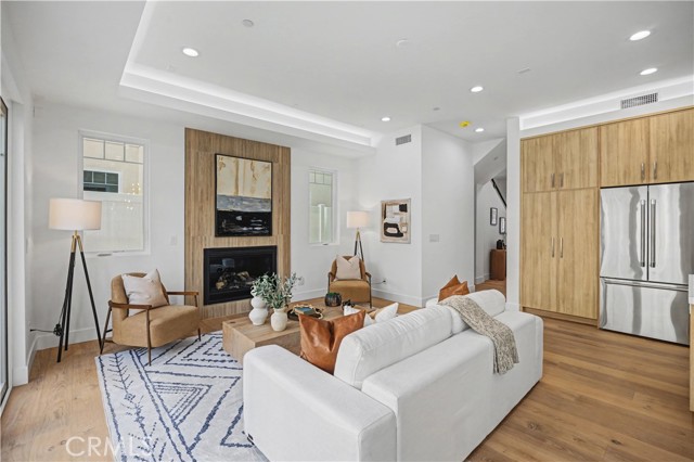 Detail Gallery Image 3 of 43 For 2203 Marshalfield #B,  Redondo Beach,  CA 90278 - 4 Beds | 3/1 Baths