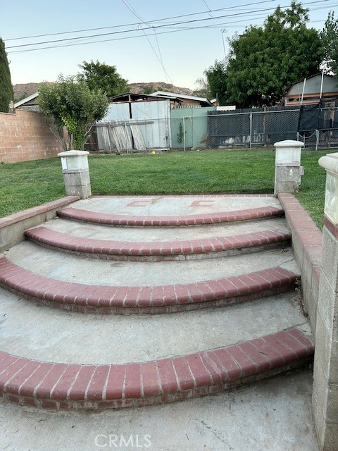 18145 10th Street, Bloomington CA: https://media.crmls.org/medias/7d10a883-50e4-4b9e-b566-57628fb09b07.jpg