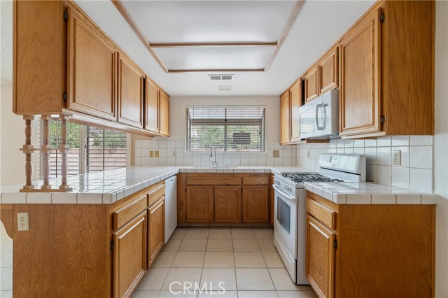 43805 Nicole Street, Lancaster CA: https://media.crmls.org/medias/7d10e3c1-7a93-4e06-9a9e-7b5116bb41ef.jpg