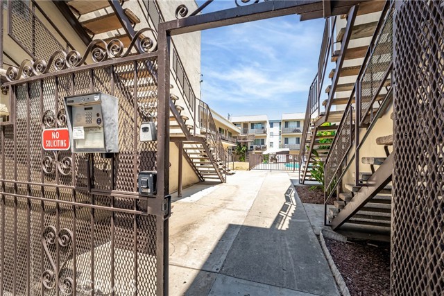 3430 Elm Avenue, Long Beach CA: https://media.crmls.org/medias/7d11f008-61bf-4af0-8b05-39df560ba713.jpg