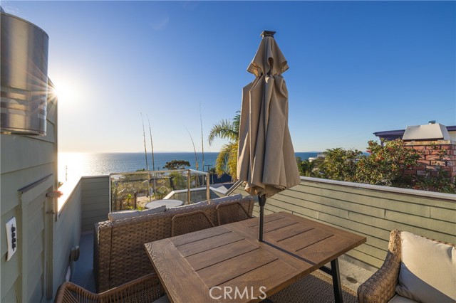 Detail Gallery Image 4 of 51 For 31911 Crestwood Place, Laguna Beach,  CA 92651 - 2 Beds | 2 Baths