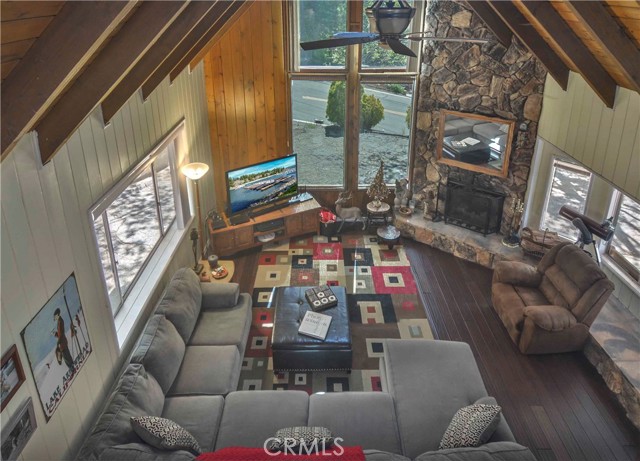 1353 Golden Rule Lane, Lake Arrowhead CA: https://media.crmls.org/medias/7d139569-263f-4c36-891e-8f1530ad44f5.jpg