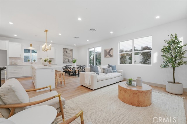 Detail Gallery Image 5 of 36 For 15534 Colorado Ave, Paramount,  CA 90723 - 4 Beds | 2/1 Baths