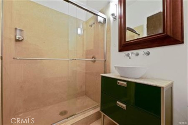 Detail Gallery Image 9 of 25 For 5353 Shirley Ave, Tarzana,  CA 91316 - 5 Beds | 4 Baths