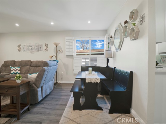 Detail Gallery Image 14 of 31 For 19816 Spanish Oak, Newhall,  CA 91321 - 2 Beds | 2 Baths