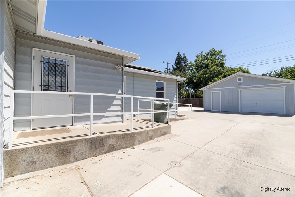 https://media.crmls.org/medias/7d160b87-021d-48b8-b2d7-2aff64f28a60.jpg?preset=X-Large