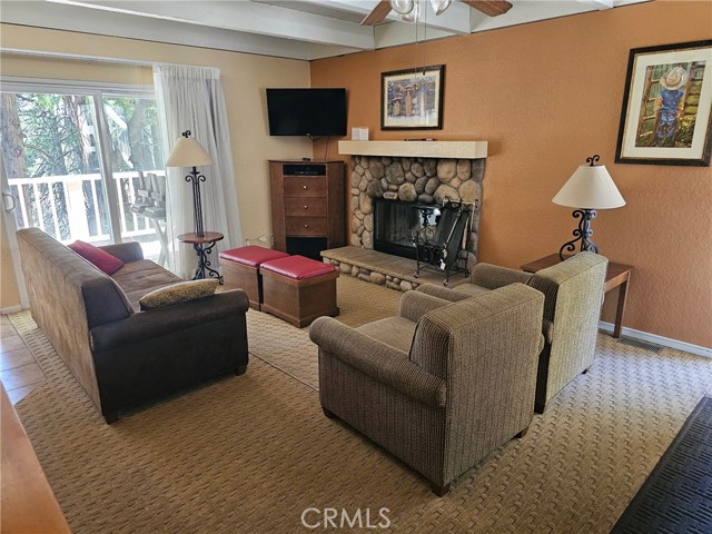 Detail Gallery Image 6 of 14 For 314 Canyon Crest, Lake Arrowhead,  CA 92352 - 2 Beds | 1/1 Baths
