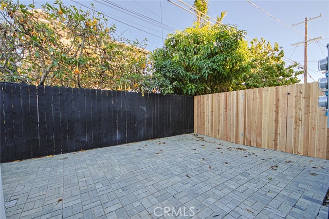 2200 Thurman Avenue, Los Angeles CA: https://media.crmls.org/medias/7d18bc50-b2ee-4c8a-8be3-67f96822be88.jpg