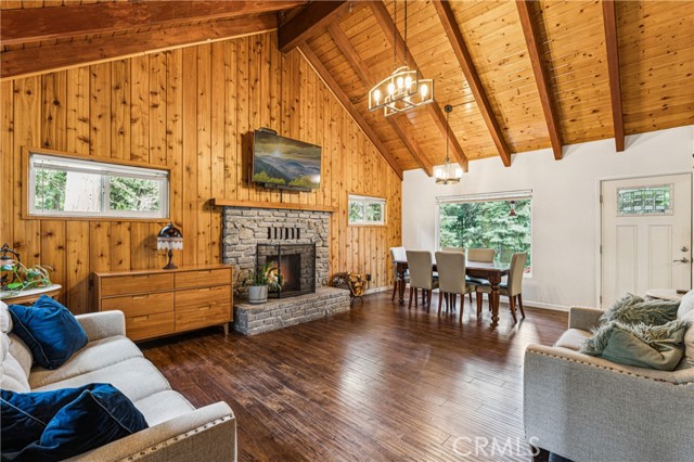 Detail Gallery Image 8 of 43 For 355 Hartman Cir, Cedarpines Park,  CA 92322 - 3 Beds | 3 Baths