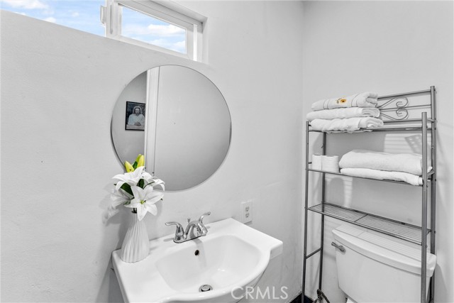 Detail Gallery Image 17 of 39 For 22419 Horst Ave, Hawaiian Gardens,  CA 90716 - 4 Beds | 2 Baths