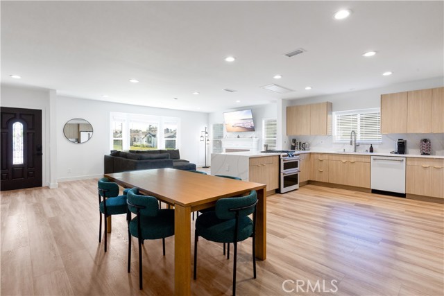 8021 West Boulevard, Inglewood CA: https://media.crmls.org/medias/7d190ab5-01d1-46c6-be2a-f73b73fa957b.jpg