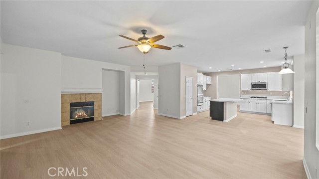 Detail Gallery Image 16 of 47 For 1728 Tamarron Dr, Corona,  CA 92883 - 4 Beds | 3/1 Baths