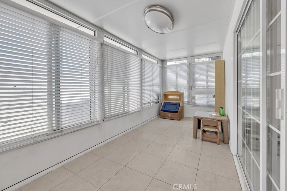 https://media.crmls.org/medias/7d1acd96-f3bb-4be6-adf0-0ce23ccd24b9.jpg?preset=X-Large