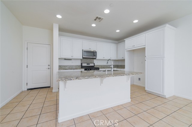 Detail Gallery Image 8 of 42 For 3076 E via Rosso, Ontario,  CA 91764 - 3 Beds | 2 Baths