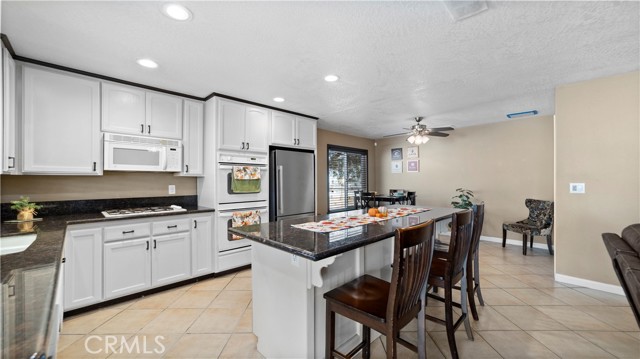 Detail Gallery Image 13 of 35 For 8530 11th, Hesperia,  CA 92345 - 3 Beds | 2 Baths