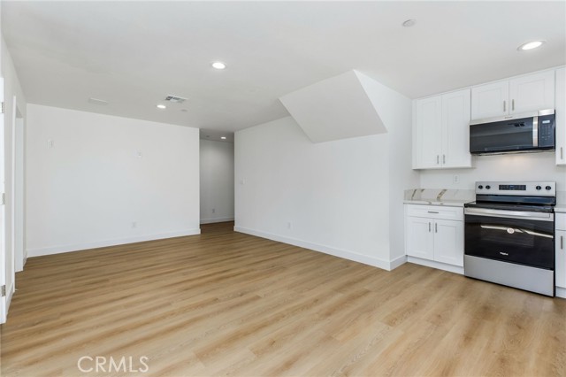 9613 S Hobart Boulevard, Los Angeles CA: https://media.crmls.org/medias/7d1c2a26-7f77-4349-b470-30eded43fefc.jpg