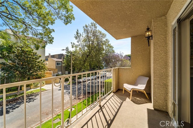 Detail Gallery Image 8 of 20 For 1535 S Bentley Ave #202,  Los Angeles,  CA 90025 - 2 Beds | 2 Baths
