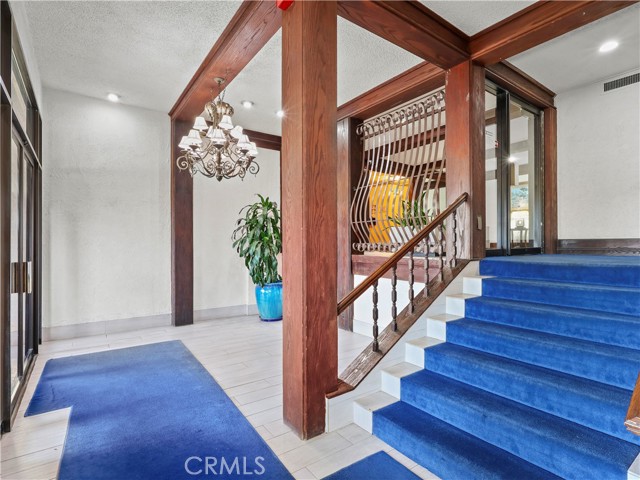 12720 Burbank Boulevard, Valley Village CA: https://media.crmls.org/medias/7d1d01bc-1708-48ef-8dc8-97e587762a4f.jpg