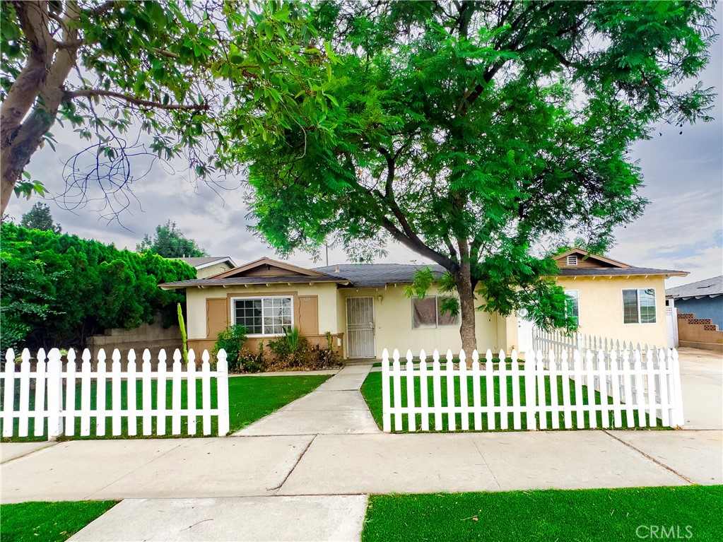 1420 Avenida Del Vista