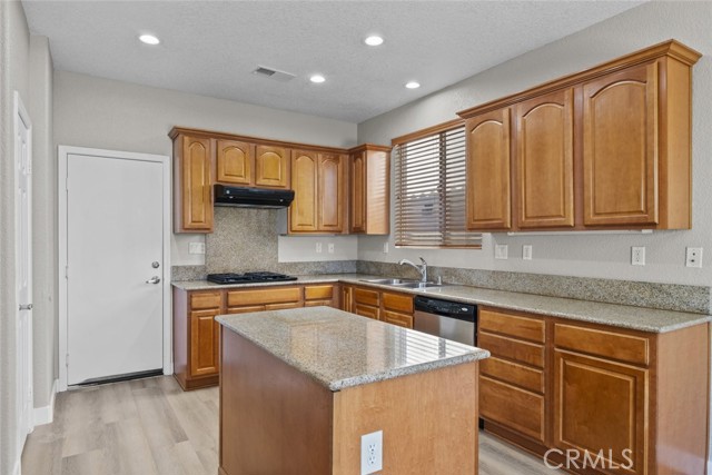 Detail Gallery Image 15 of 41 For 2455 Delicious Ln, Palmdale,  CA 93551 - 4 Beds | 3 Baths