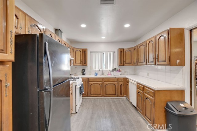 Detail Gallery Image 8 of 15 For 7840 Pioneer, Whittier,  CA 90606 - 4 Beds | 3 Baths