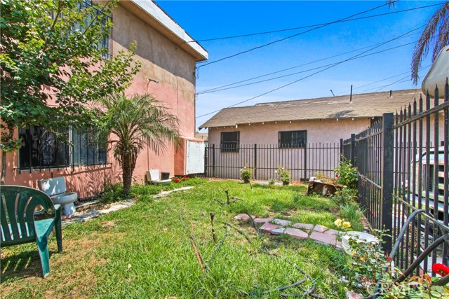 Detail Gallery Image 3 of 3 For 226 W 89th St, Los Angeles,  CA 90003 - – Beds | – Baths