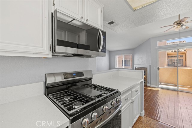 Detail Gallery Image 14 of 44 For 18852 Vista Del Canon #G,  Newhall,  CA 91321 - 2 Beds | 2 Baths
