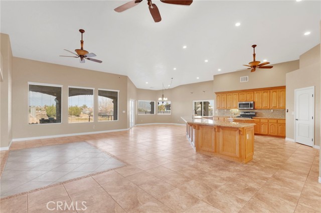 Detail Gallery Image 8 of 65 For 17412 Danbury Ave, Hesperia,  CA 92345 - 6 Beds | 3 Baths