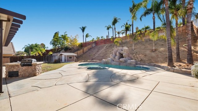 Detail Gallery Image 24 of 24 For 8809 Dahlia Dr, Corona,  CA 92883 - 5 Beds | 2/1 Baths