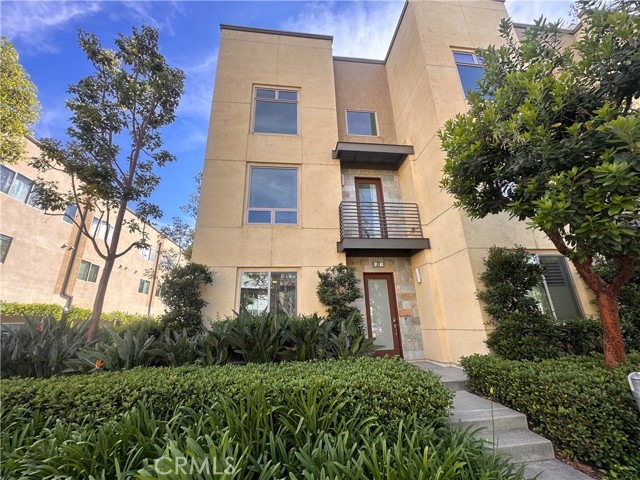 27 SOHO, Irvine CA: https://media.crmls.org/medias/7d21471b-7321-4821-850e-4bfbc18729d0.jpg