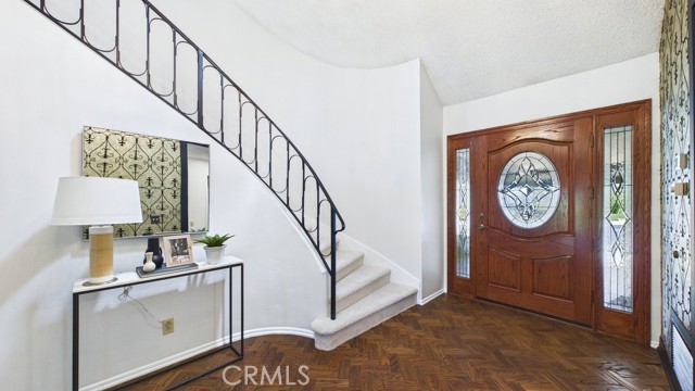 Detail Gallery Image 22 of 45 For 24187 Avenida Crescenta, Valencia,  CA 91355 - 5 Beds | 3 Baths