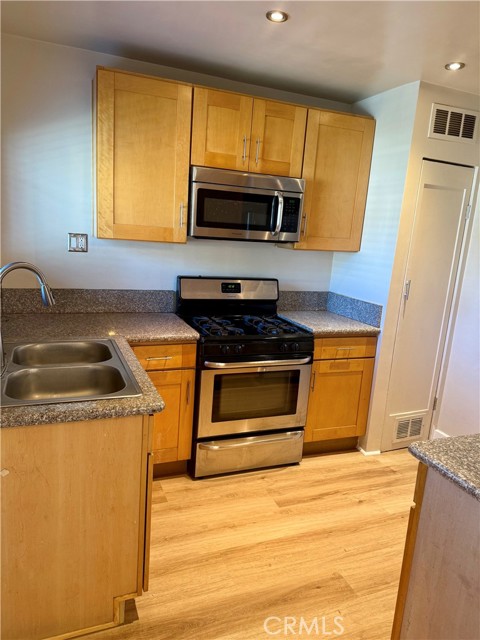 Detail Gallery Image 6 of 12 For 2108 W 37th Pl, Los Angeles,  CA 90018 - 1 Beds | 1 Baths