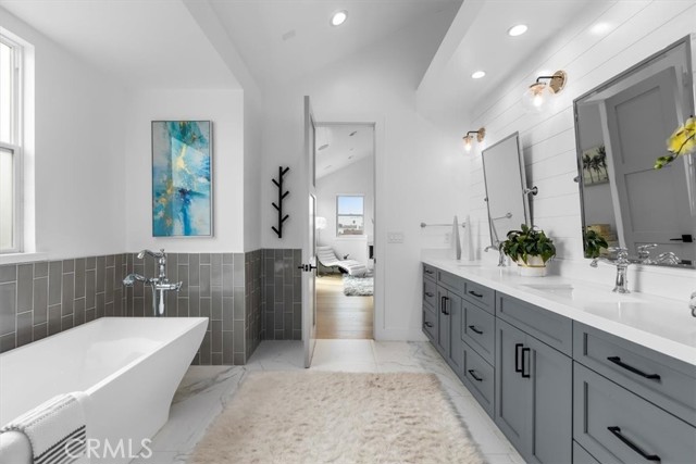 2306 Robinson Street, Redondo Beach, California 90278, 5 Bedrooms Bedrooms, ,4 BathroomsBathrooms,Residential,Sold,Robinson,SB22018047