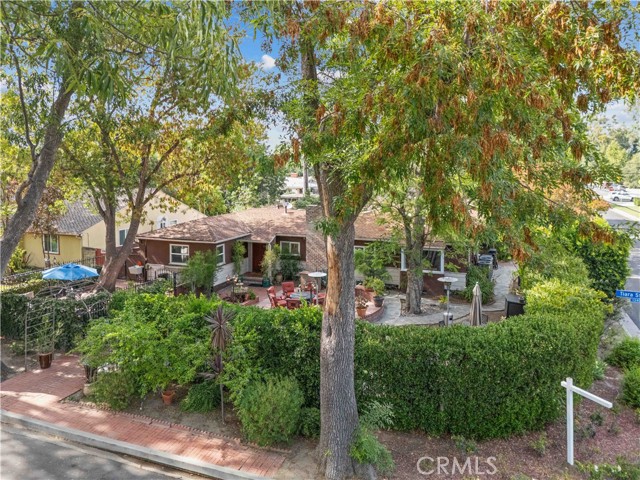 13405 Tiara Street, Valley Glen CA: https://media.crmls.org/medias/7d237500-1a9d-4ded-a517-b9005024298c.jpg