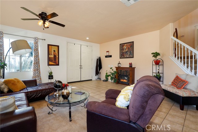 Detail Gallery Image 7 of 38 For 44232 Sunmist Ct, Lancaster,  CA 93535 - 5 Beds | 2/1 Baths