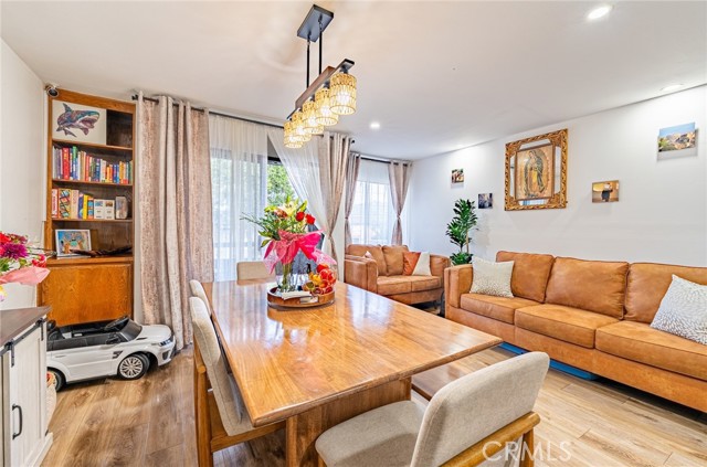 Detail Gallery Image 4 of 50 For 365 W Alameda Ave #203,  Burbank,  CA 91506 - 3 Beds | 2 Baths