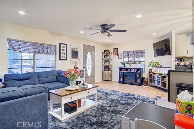 19127 PIONEER Boulevard, Artesia CA: https://media.crmls.org/medias/7d24cb30-15da-48ac-83ab-4a7d46936ef7.jpg