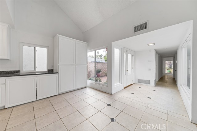 75 Willow Tree Lane, Irvine CA: https://media.crmls.org/medias/7d24d213-2daa-449b-9c24-c128e5b04295.jpg
