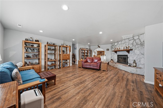 Detail Gallery Image 10 of 52 For 6802 Doris Circle, Lucerne,  CA 95458 - 3 Beds | 2 Baths