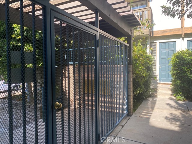 Detail Gallery Image 21 of 26 For 4218 Troost #15,  Studio City,  CA 91604 - 3 Beds | 3 Baths