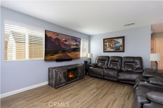 Detail Gallery Image 7 of 33 For 43106 Sondi Dr, Lancaster,  CA 93536 - 4 Beds | 2/1 Baths