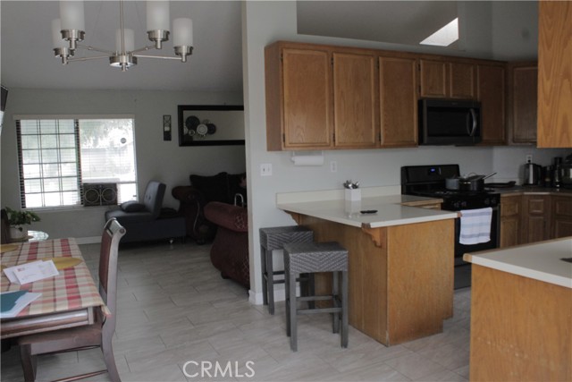 Detail Gallery Image 3 of 19 For 13740 Searson Dr, Moreno Valley,  CA 92553 - 3 Beds | 2 Baths